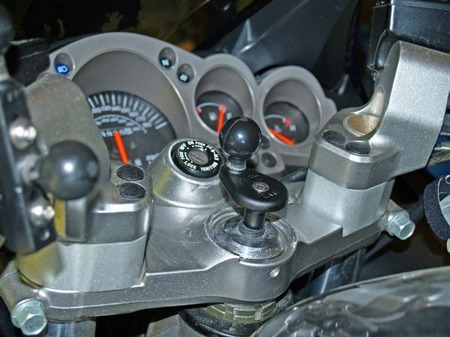 RAM Mount podstawa montażowa montowana w trzon widelca w motocyklu